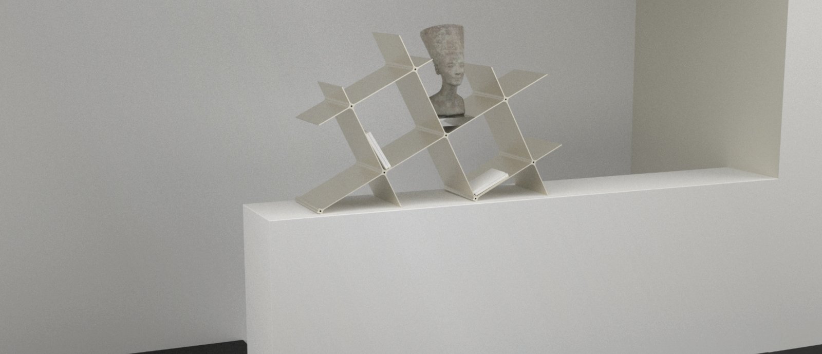 Montique als frei gedrehte Regal-Skulptur mit Büste auf einem Sockel